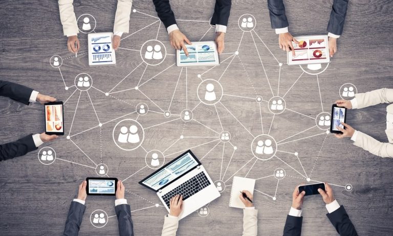 Hybrid Strategies for a Modular and Sustainable Workflow Revolution